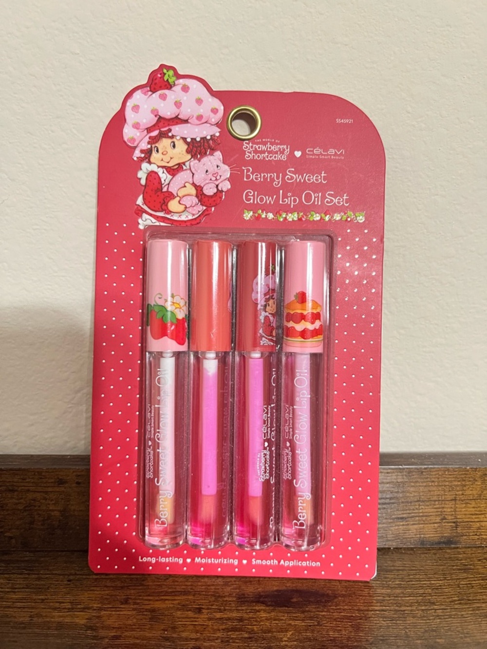 New In Package Strawberry Shortcake Berry Sweet Lip Oil Set. Comes In A 4 Pack